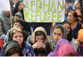 لاجئات أفغانيات في إسلام آباد يتظاهرن ضد الاعتقال والترحيل الإجباري