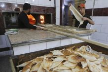 خبز "الصمون".. كنز وطني يرافق كلّ الأطباق العراقية