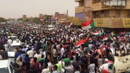 آلاف السودانيين يتظاهرون في الخرطوم منددين بالأوضاع الاقتصادية