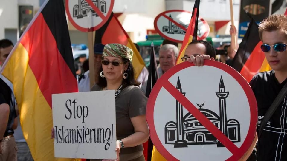 أكاديمي تركي: مسلمو ألمانيا الأكثر استهدافاً بالهجمات العنصرية