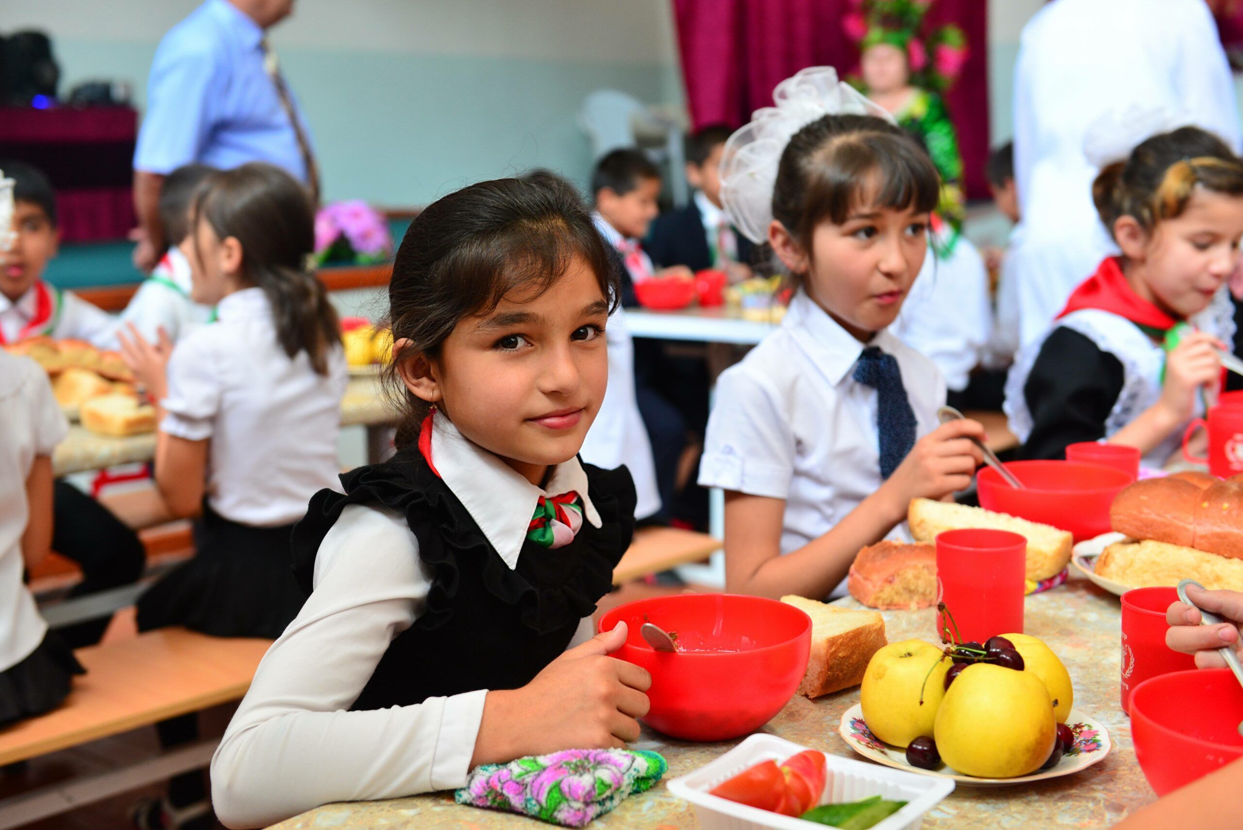 "دوشانبي" تستضيف نهائيات مسابقة "الأغذية العالمي" للطهاة في المدارس