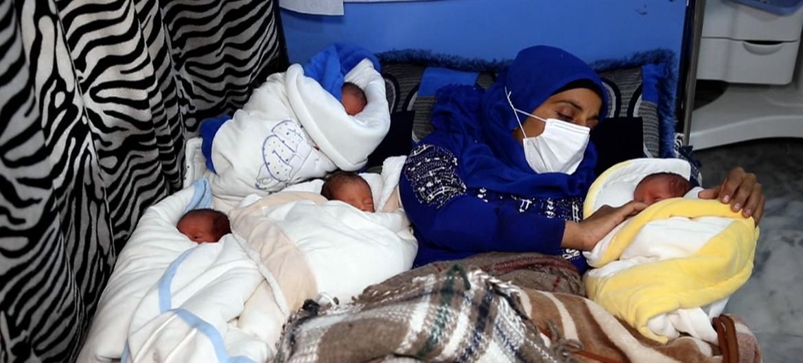 من بين الأنقاض تولد الحياة.. سورية تنجب 4 أطفال بمستشفى مدعوم من الأمم المتحدة