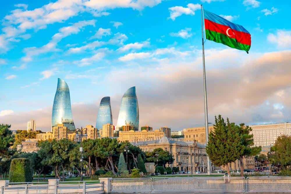 "الصليب الأحمر" ينفذ مشاريع لدعم المتضررين من النزاع في أذربيجان