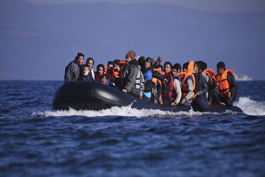 ارتفاع حصيلة ضحايا غرق قارب هجرة قبالة سواحل إيطاليا لـ62 قتيلاً