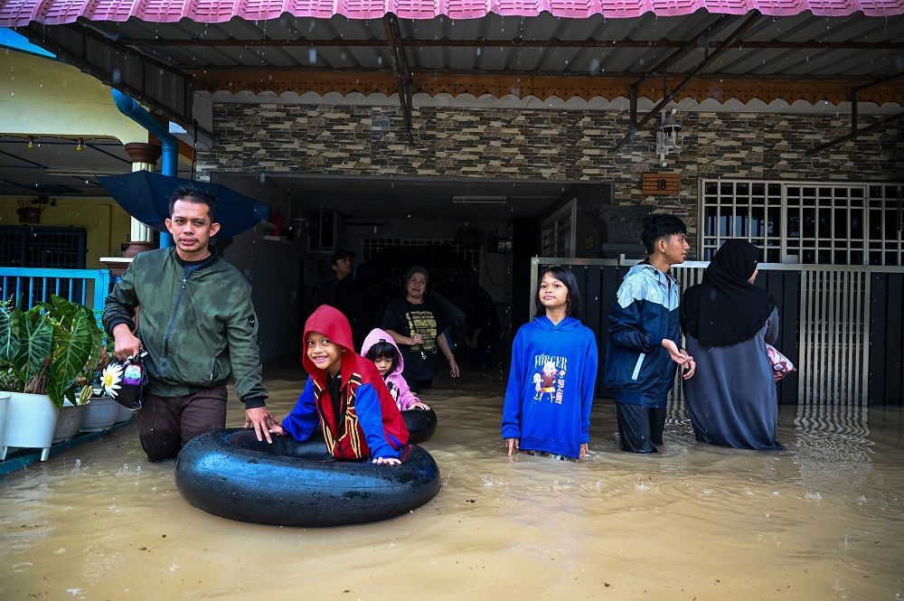 4 قتلى على الأقل وإجلاء 41 ألف شخص جراء فيضانات في ماليزيا