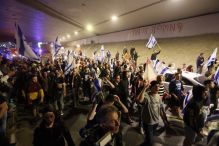 آلاف الإسرائيليين يتظاهرون للأسبوع العاشر ضد الإصلاح القضائي