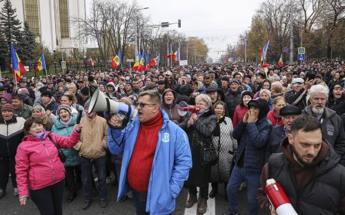 تظاهر الآلاف احتجاجاً على ارتفاع أسعار الغاز وغلاء المعيشة في مولدوفا