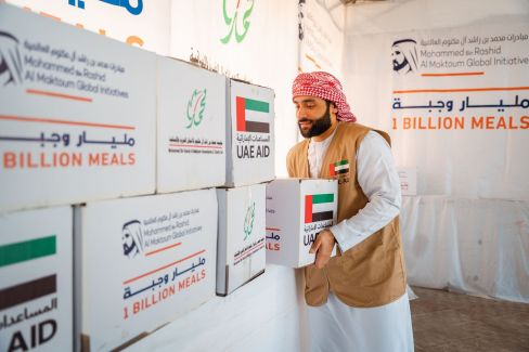 محمد بن راشد يطلق حملة "وقف المليار وجبة" لإطعام الطعام