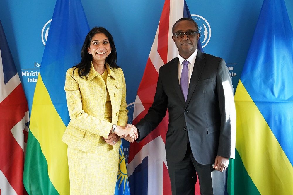 وزيرة الداخلية البريطانية تبحث في رواندا خطة "ترحيل المهاجرين"