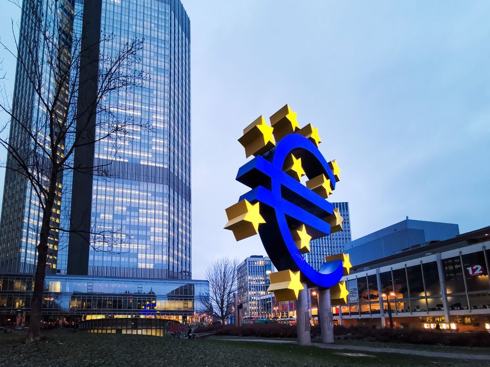 التضخم في منطقة اليورو يسجل أول ارتفاع في 6 أشهر
