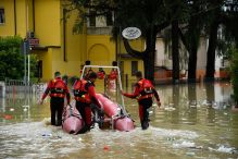 9 قتلى في فيضانات بشمال إيطاليا وإلغاء سباق "فورمولا واحد"