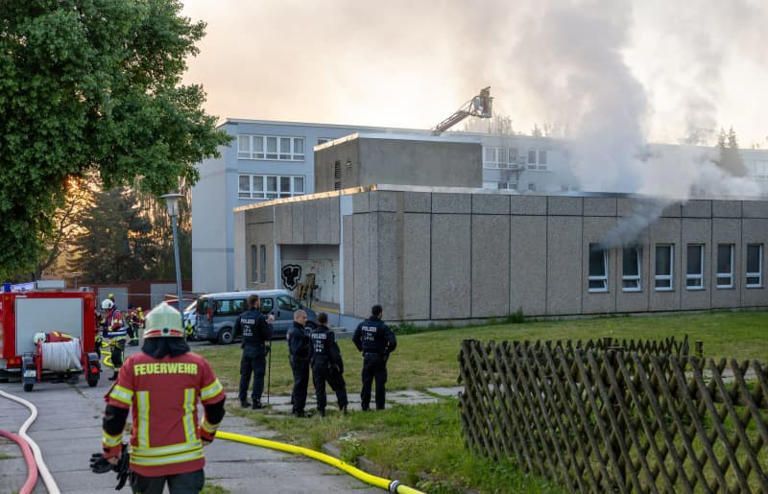 مصرع طفل وإصابة 10 آخرين في حريق بنزل لاجئين بشرق ألمانيا