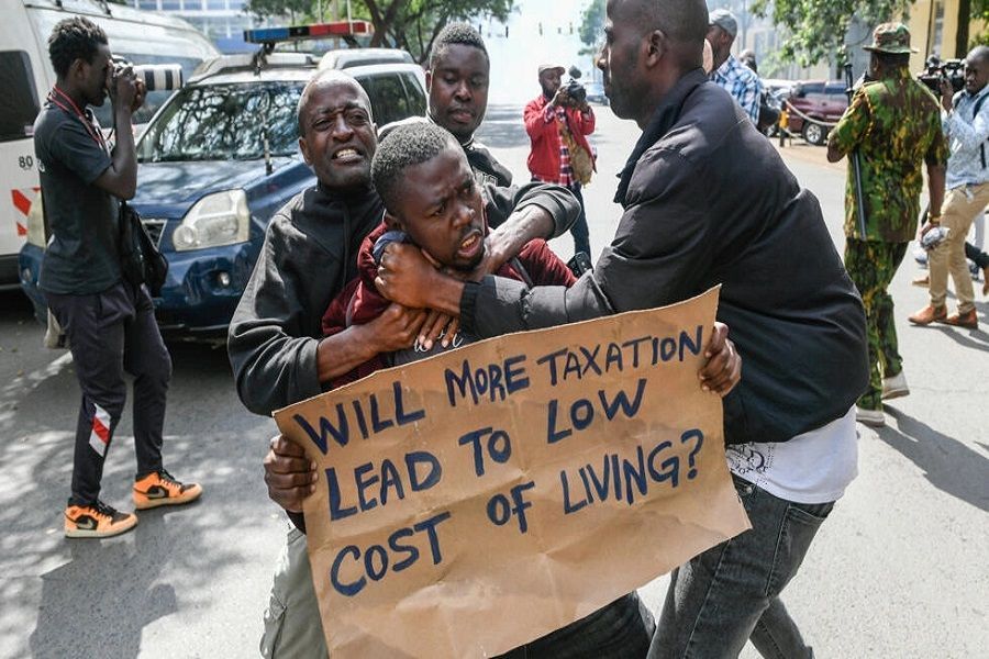 توقيف 11 متظاهراً احتجوا على مشروع قانون يفرض ضرائب جديدة في كينيا