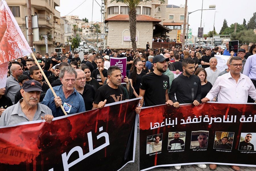 تظاهرة حاشدة لعرب إسرائيل احتجاجاً على موجة العنف والجريمة