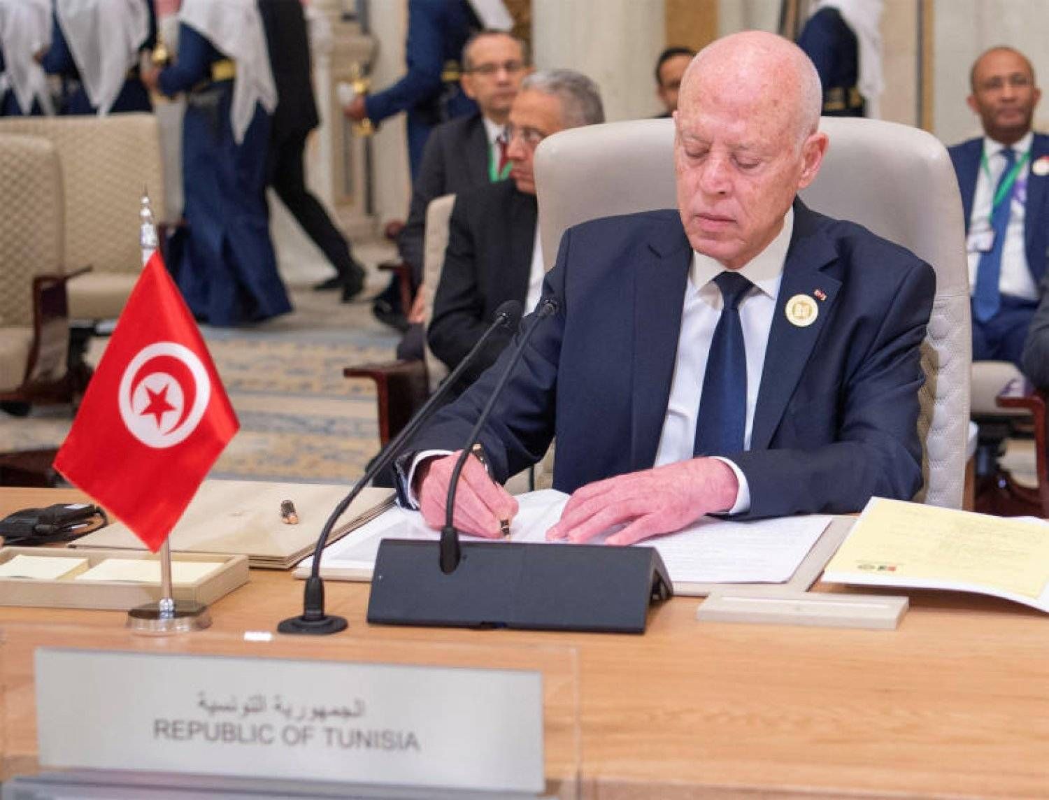 تونس.. الرئيس قيس سعيّد يعفو عن محكومين بسبب تدوينات
