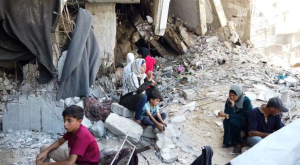 نازحو غزة بين الأنقاض: "هذا ليس مأوى.. بل مكاناً للموت البطيء"