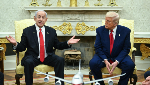خطة قسرية وسط رفض عربي.. ترامب ونتنياهو يحييان سيناريو تهجير الفلسطينيين مجدداً