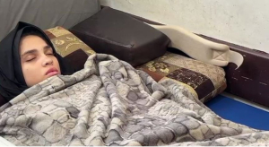 ديما.. طفلة من غزة فقدت بصرها وألوانها في حرب لم ترحم أحداً