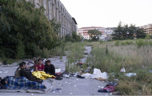 الشتاء القارس والمهاجرون المشردون في لاكويلا.. أزمة إنسانية تتفاقم في إيطاليا