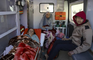 1092 مريضاً رُحلوا بلا علاج.. تحذير أممي من انهيار النظام الصحي في غزة