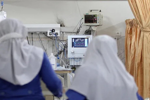 ضغوط العمل تدفع ممرضين في إيران للانتحار وتفتح ملف أوضاع الكوادر الصحية