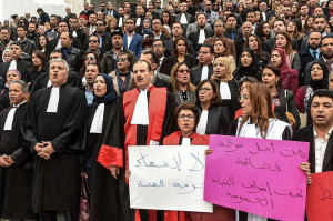 دفاعاً عن سجناء الرأي.. محامو تونس ينفذون إضراباً عن الطعام الاثنين