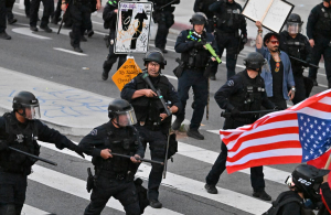 170 اعتداءً في 2025.. تصاعد العنف ضد الصحفيين في الولايات المتحدة