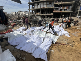 عاملو الإغاثة والمساعدات في مرمى الخطر.. حصيلة 2025 تكشف الأزمة الإنسانية بغزة