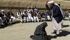 الجلد العلني.. عقوبات حركة طالبان الأفغانية تعود إلى الواجهة وتثير جدلاً إنسانياً