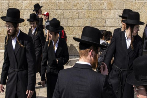 بعد عقود من الرفض.. الأحزاب الإسرائيلية تتجه لدعم قانون تجنيد الحريديم