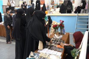 يبرز إبداعات الشباب.. معرض كتاب مدرسي في اليمن يتحول إلى منصة ثقافية