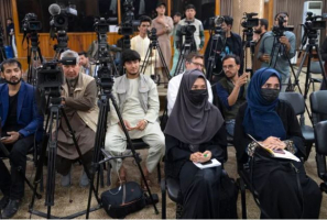 الصحافة الأفغانية تحت الحصار.. 86% من الصحفيات فقدن وظائفهن منذ عودة طالبان