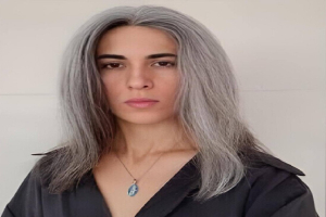 فريبا حسيني.. صوت نسوي ينادي بالحرية في عتمة الحبس بإيران