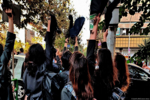 تمييز ومعاناة.. احتجاجات ضد قرار عدم التمديد للطالبات في السكن الجامعي بإيران