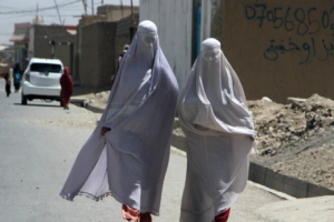 مع تصاعد الانتهاكات.. تحذيرات حقوقية من تدمير طالبان لحقوق المرأة في أفغانستان