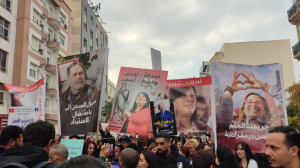 احتجاجاً على الاعتقالات.. مسيرة حقوقية في قلب تونس ترفع صوت الحريات