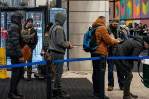 حتى أيام الأعياد.. سياسات الهجرة المتشددة في الولايات المتحدة تلاحق اللاجئين الأفغان