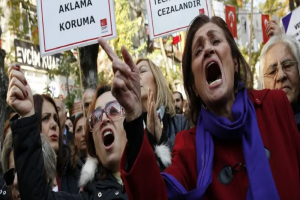 مع غياب العدالة والفقر.. عاشت نساء تركيا نضالاً يومياً في مواجهة العنف والإقصاء خلال 2025