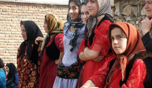 زواج القاصرات في كرماشان.. أزمة صامتة تهدد مستقبل جيل كامل من فتيات إيران