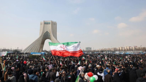 تصعيد على وقع الغضب الشعبي.. طهران تهدد بالرد العسكري وإسرائيل ترفع التأهب