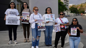 فنزويلا تبدأ الإفراج عن محتجزين أمريكيين وعودة إكس بعد حجبها