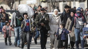 الفرار عبر الحقول والألغام.. شهادات من دير حافر السورية عن حصار خانق وخطر دائم