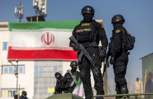 الهدوء الحذر.. احتواء مؤقت للاحتجاجات في إيران وسط اعتقالات جديدة وتحذيرات أمريكية