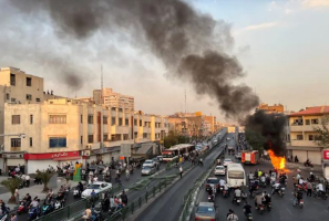 دماء في الشوارع والمشانق.. "هيومن رايتس" توثق صورة قاتمة لحقوق الإنسان في إيران