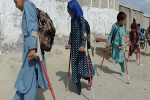 إرث الحروب يطارد الطفولة.. ذخائر قاتلة تحصد أرواح الأطفال في أفغانستان