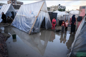 غزة تحت ضغط الكارثة الإنسانية.. مرضى بلا علاج ونازحون يغرقون في الخيام