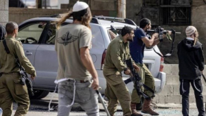 تحت ضغط اعتداءات المستوطنين.. فلسطينيون يرحلون قسراً من أرضهم ومنازلهم